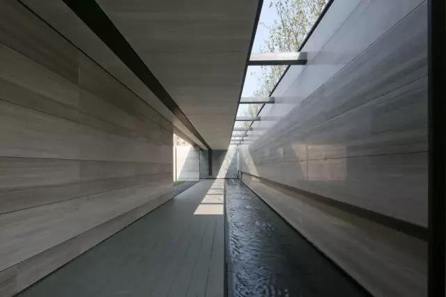 精练而不失内在，，，素雅而不失趣味