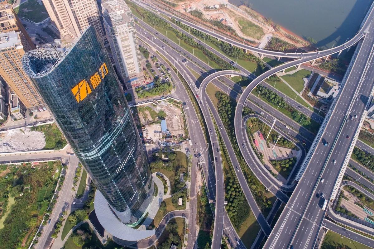 疏离与融合的平衡，，修建与城市相生相成