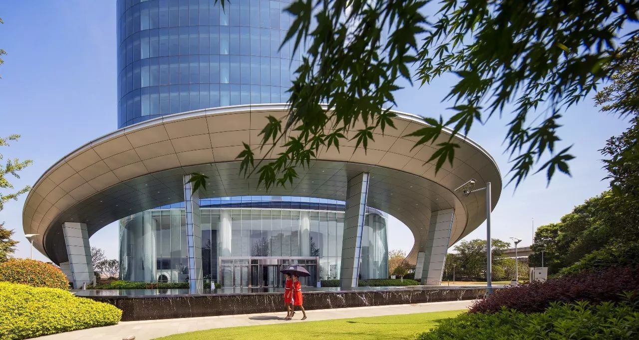 南昌新力中心塔楼直接落地，，无裙房