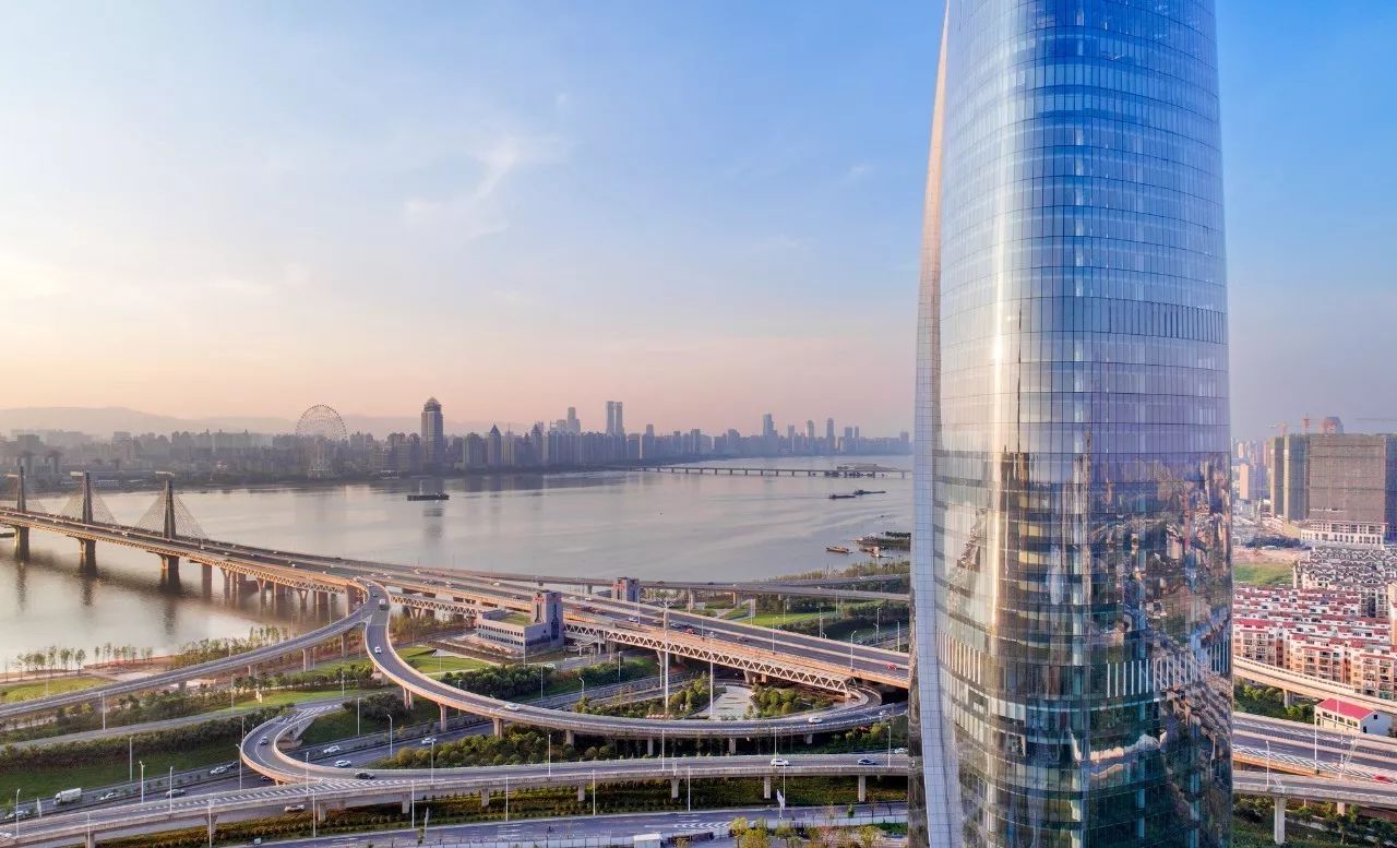 南昌新力中心，，以“镜鉴”之“隐”告竣文脉的绵延