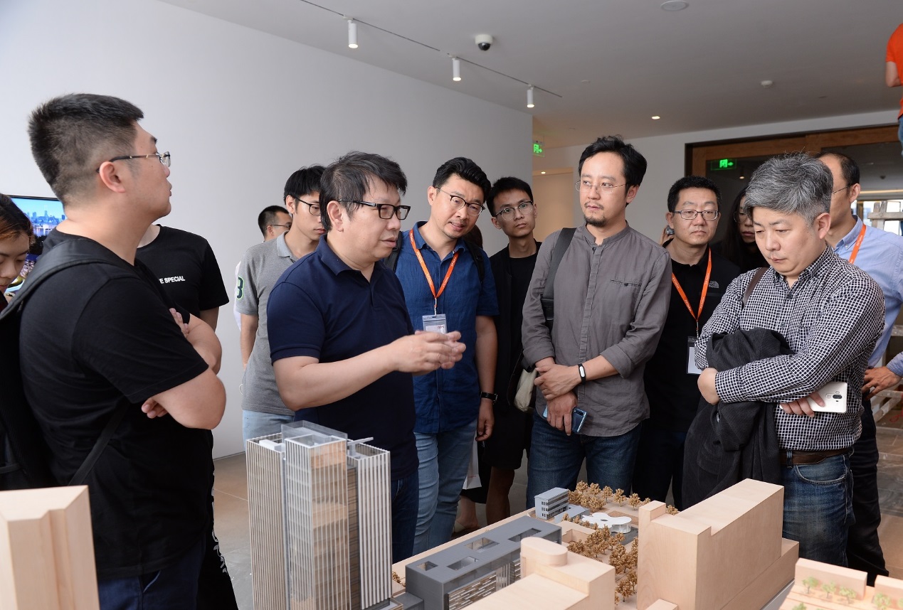 来访联合结业设计高校师生旅行凯时AG办公空间